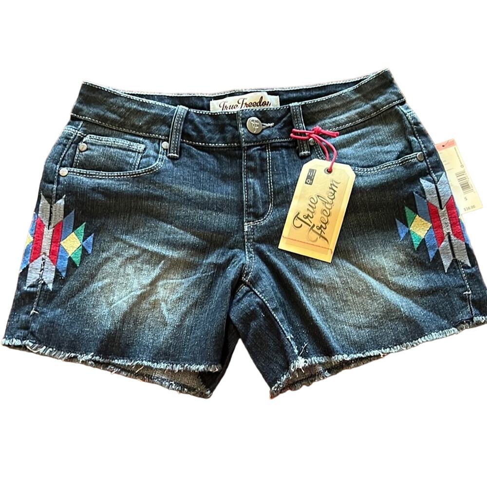 True Freedom Size 5 Blue Denim Embroidered Jean Shorts NWT Southwestern